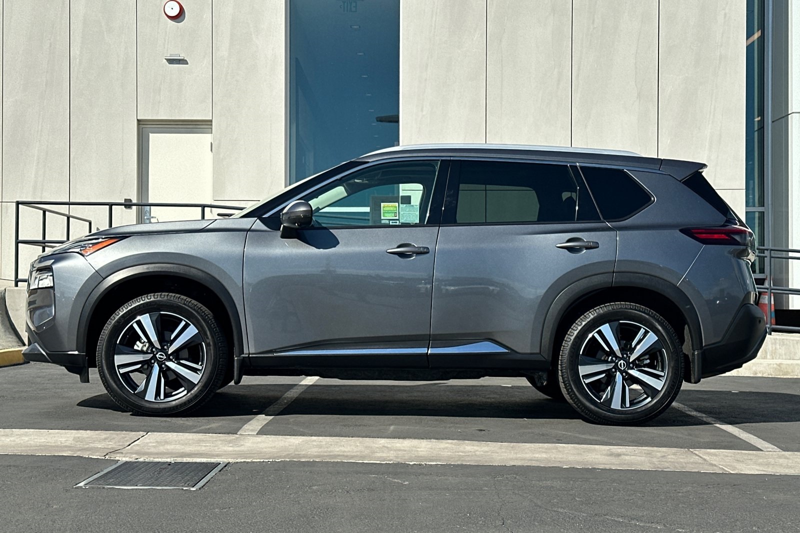2022 Nissan Rogue SL photo 5