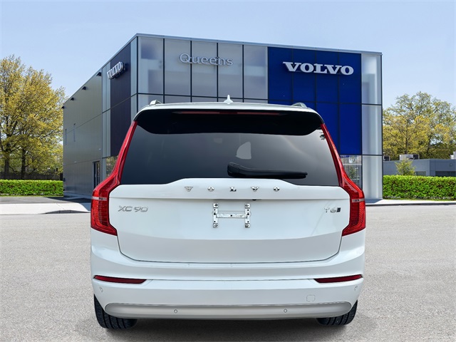 2022 Volvo XC90 T6 Momentum photo 2