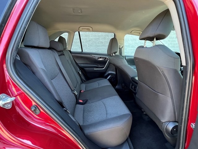 2023 Toyota RAV4 XLE photo 24