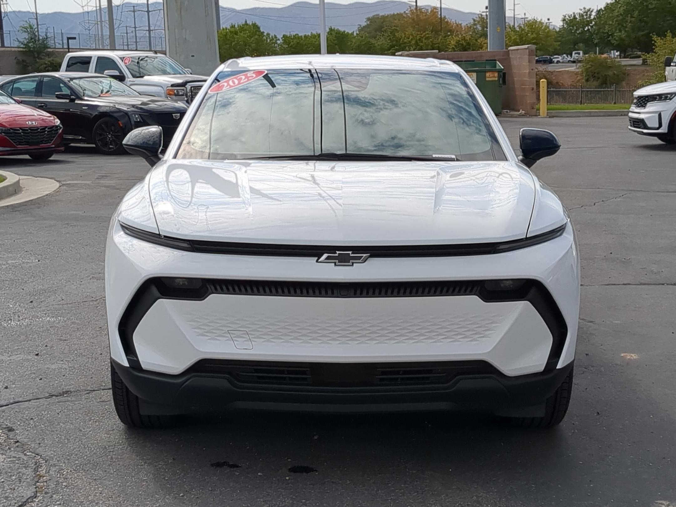 2025 Chevrolet Equinox EV 1LT photo 8