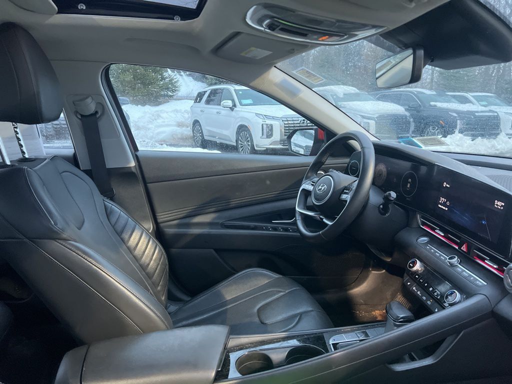 2022 Hyundai Elantra Limited photo 8