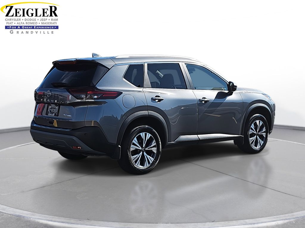 2022 Nissan Rogue SV photo 5