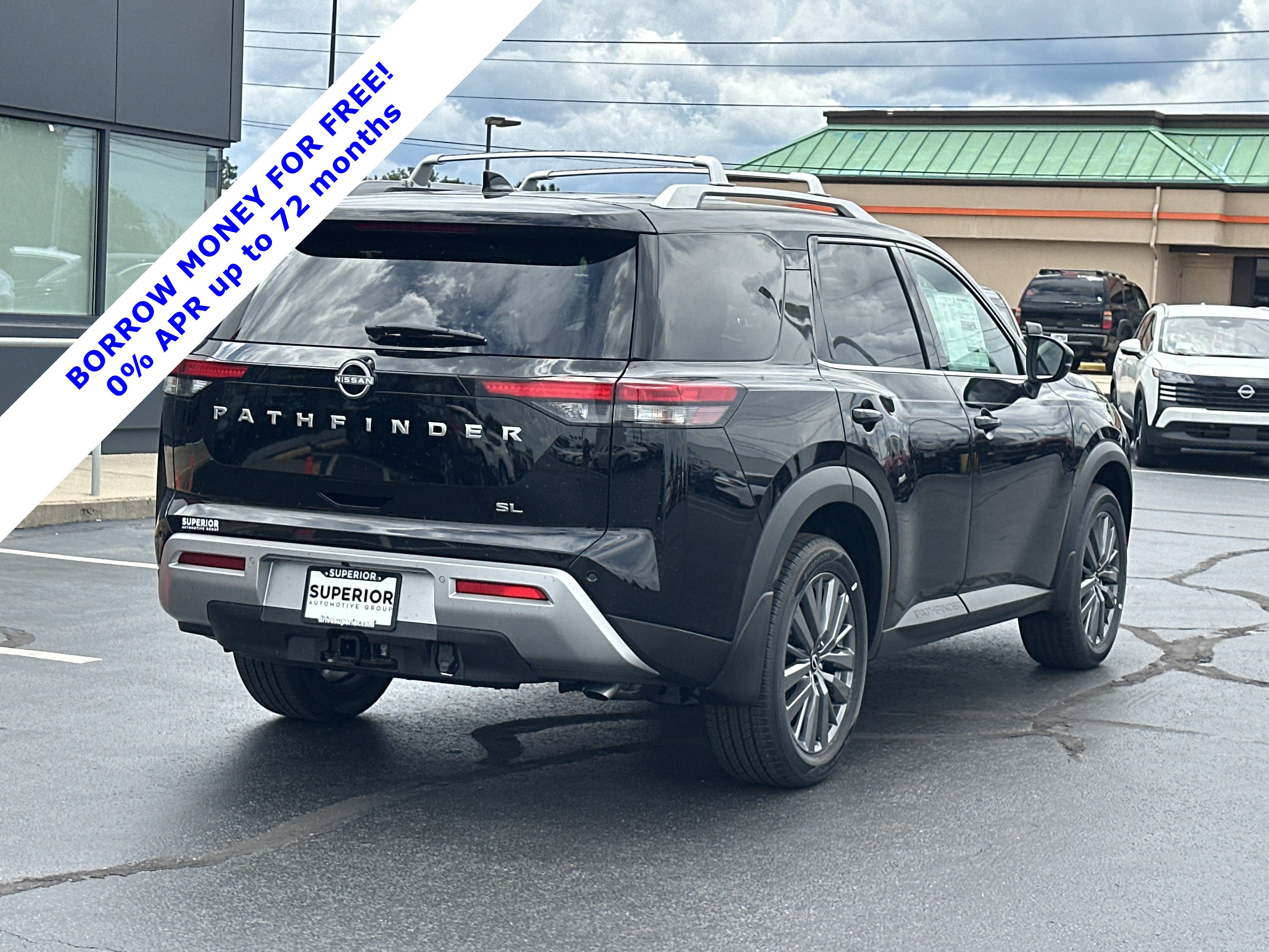 2025 Nissan Pathfinder SL photo 2