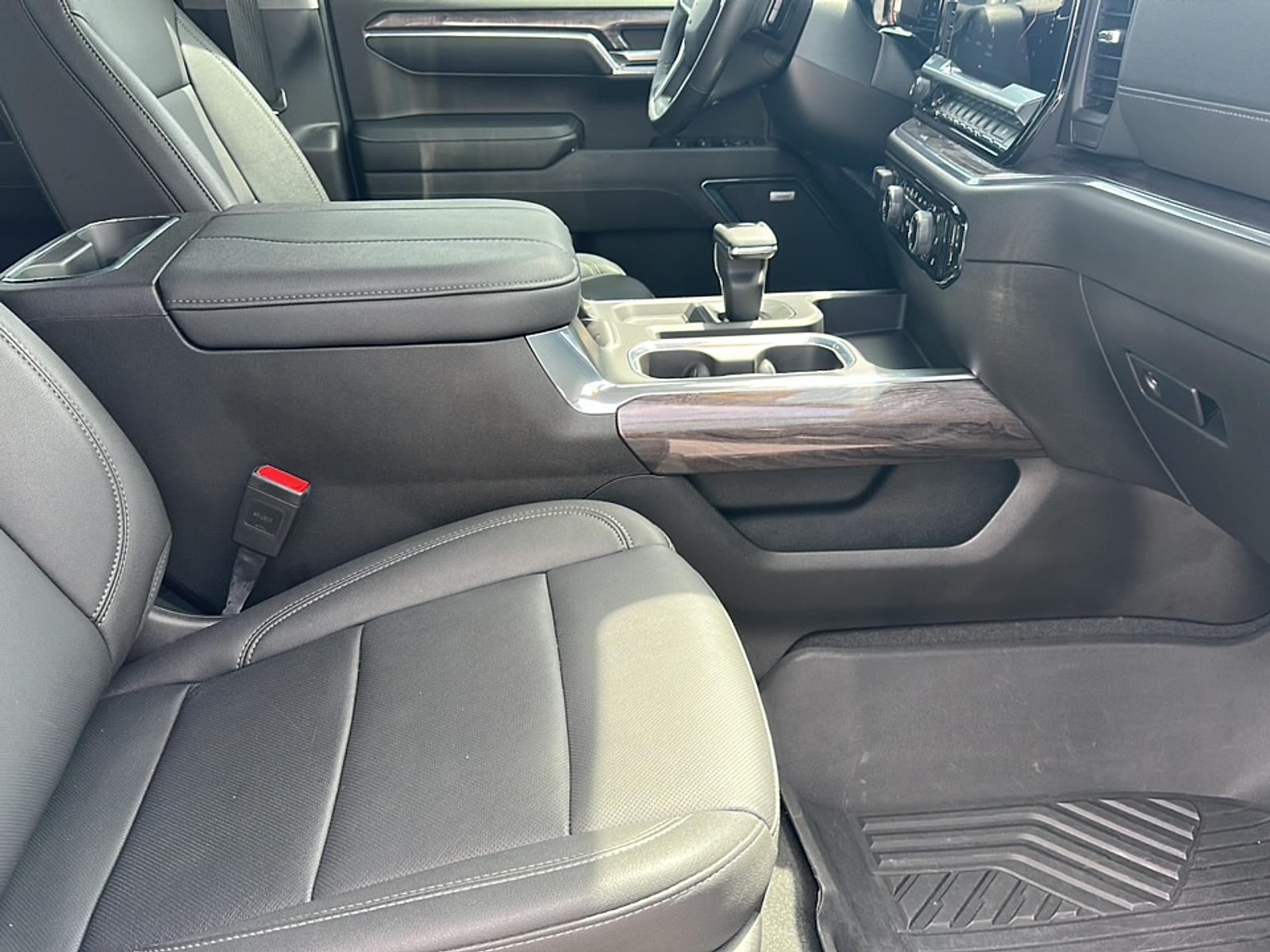2024 Chevrolet Silverado 1500 LTZ photo 11