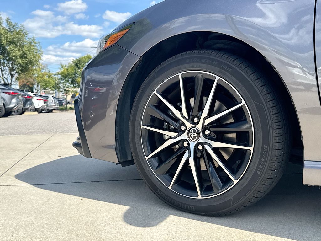 2022 Toyota Camry SE photo 9