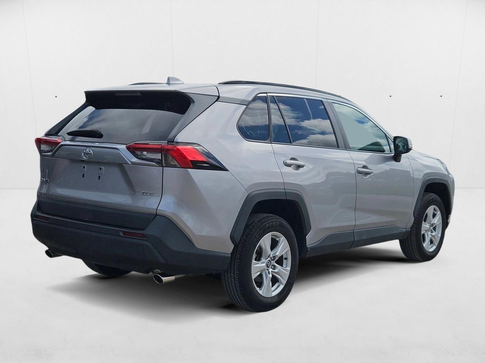 2020 Toyota RAV4 XLE photo 2