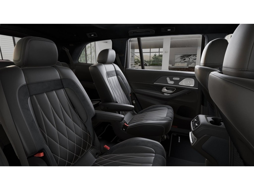 2026 Mercedes Benz GLS 63 AMG 4MATIC photo 4