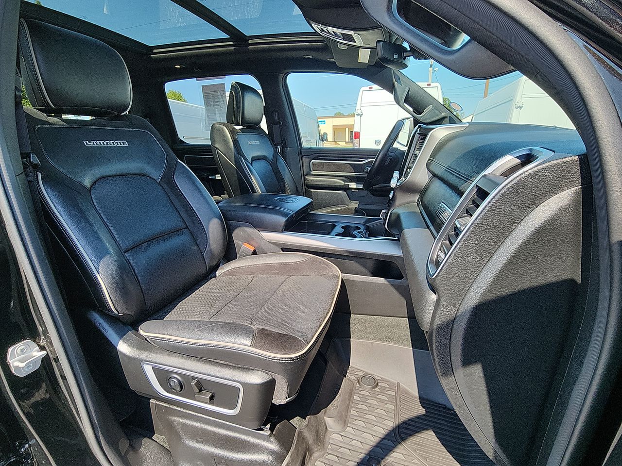 2021 Ram 1500 Laramie photo 25