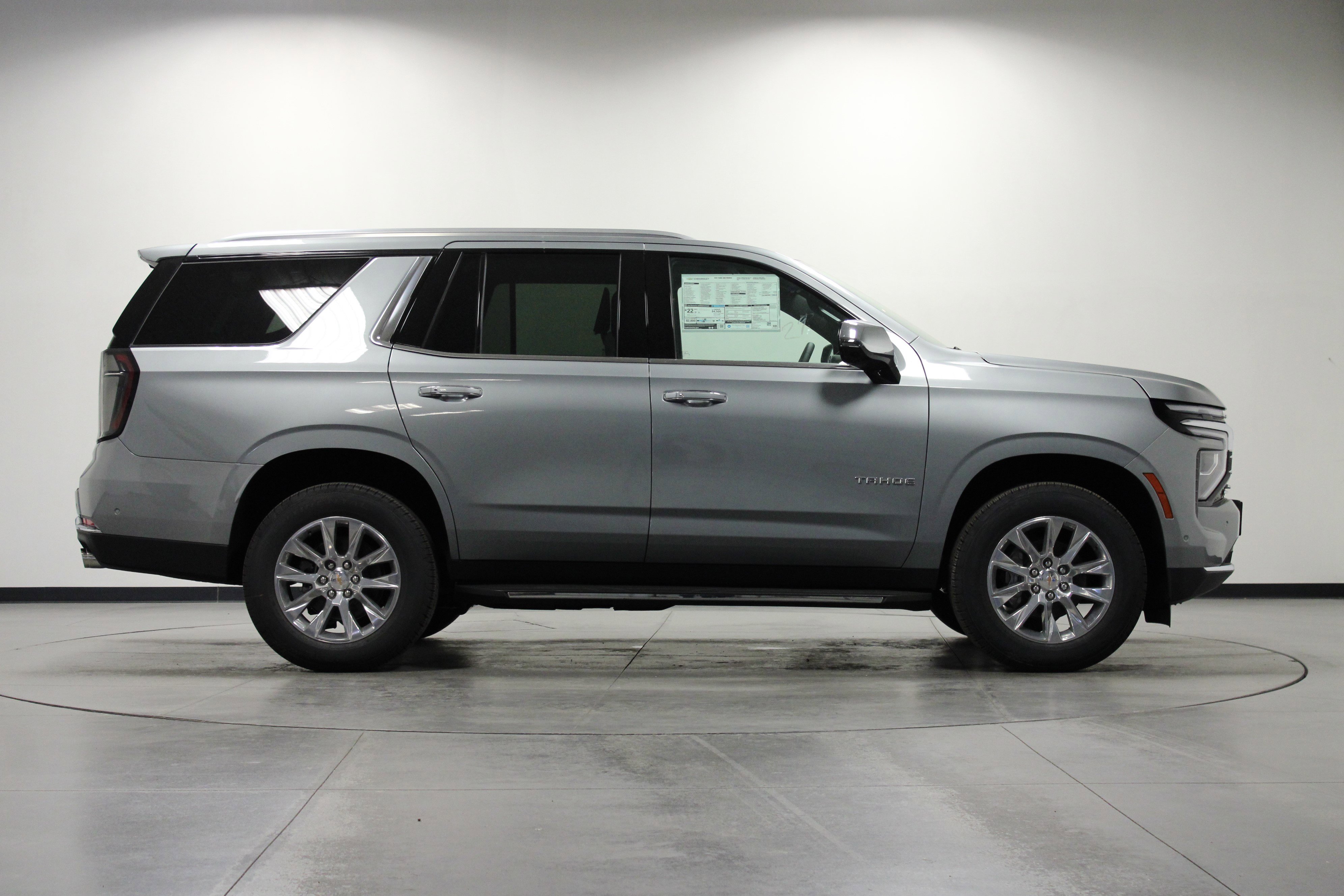 2025 Chevrolet Tahoe Premier photo 2