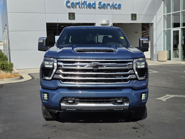 2025 Chevrolet Silverado 3500HD High Country photo 3