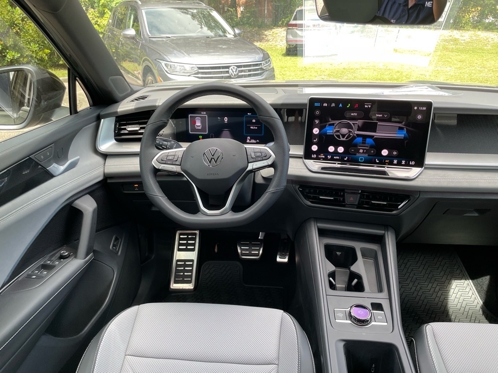 2025 Volkswagen Tiguan SE R-Line Black photo 4