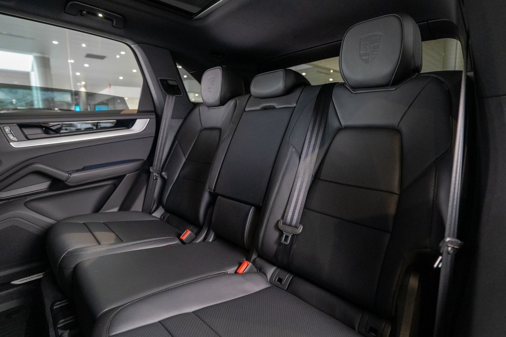 2025 Porsche Cayenne photo 34