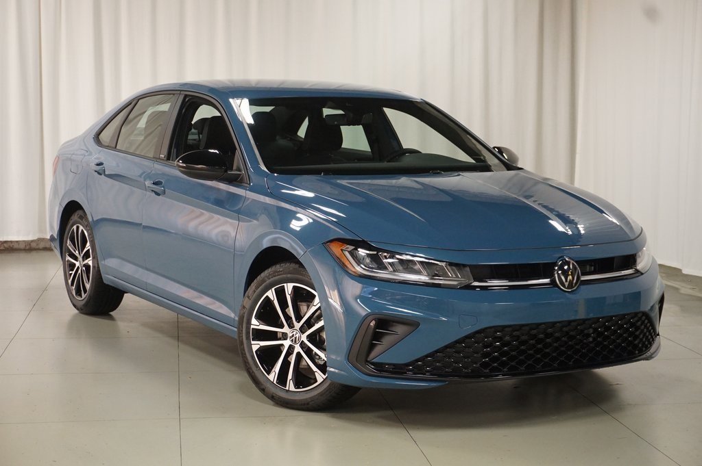 2025 Volkswagen Jetta 1.5T Sport photo 2