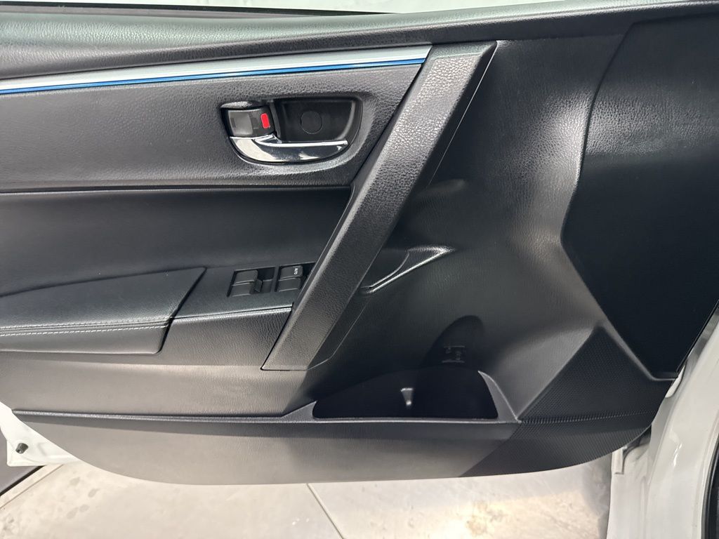 2015 Toyota Corolla Plus photo 11