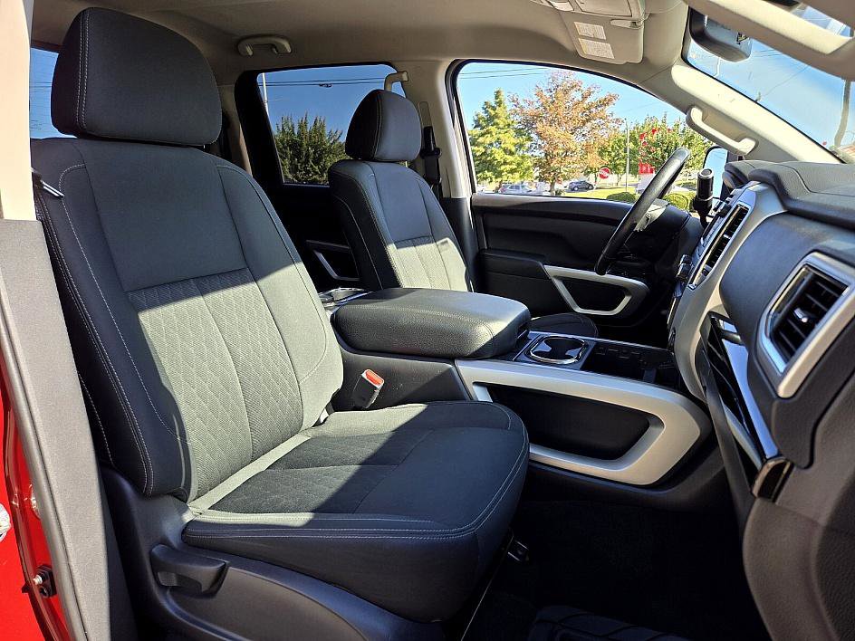 2019 Nissan Titan SV photo 12