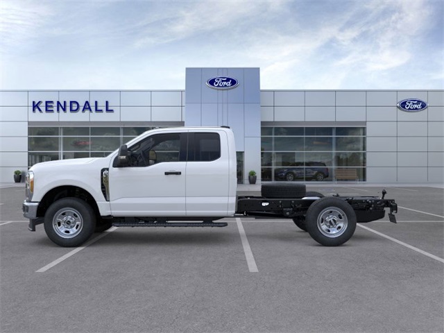 2025 Ford F-350 photo 3
