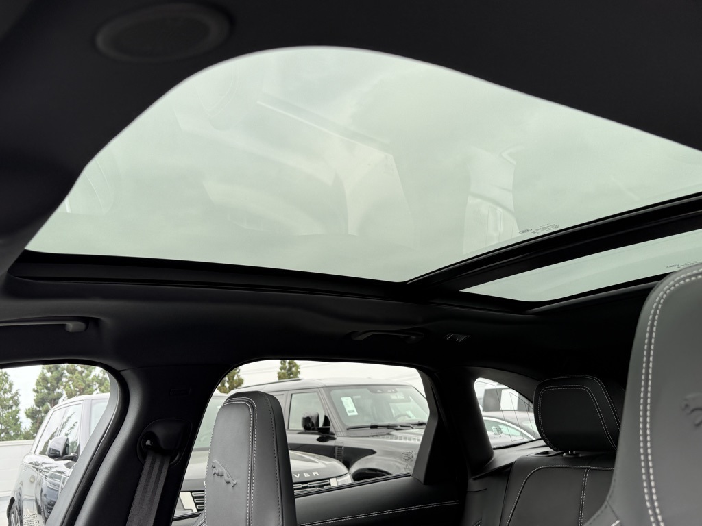 2026 Jaguar F-PACE P250 R-Dynamic S photo 9