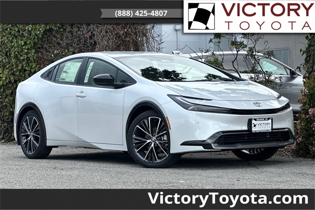 2026 Toyota Prius XLE's photo