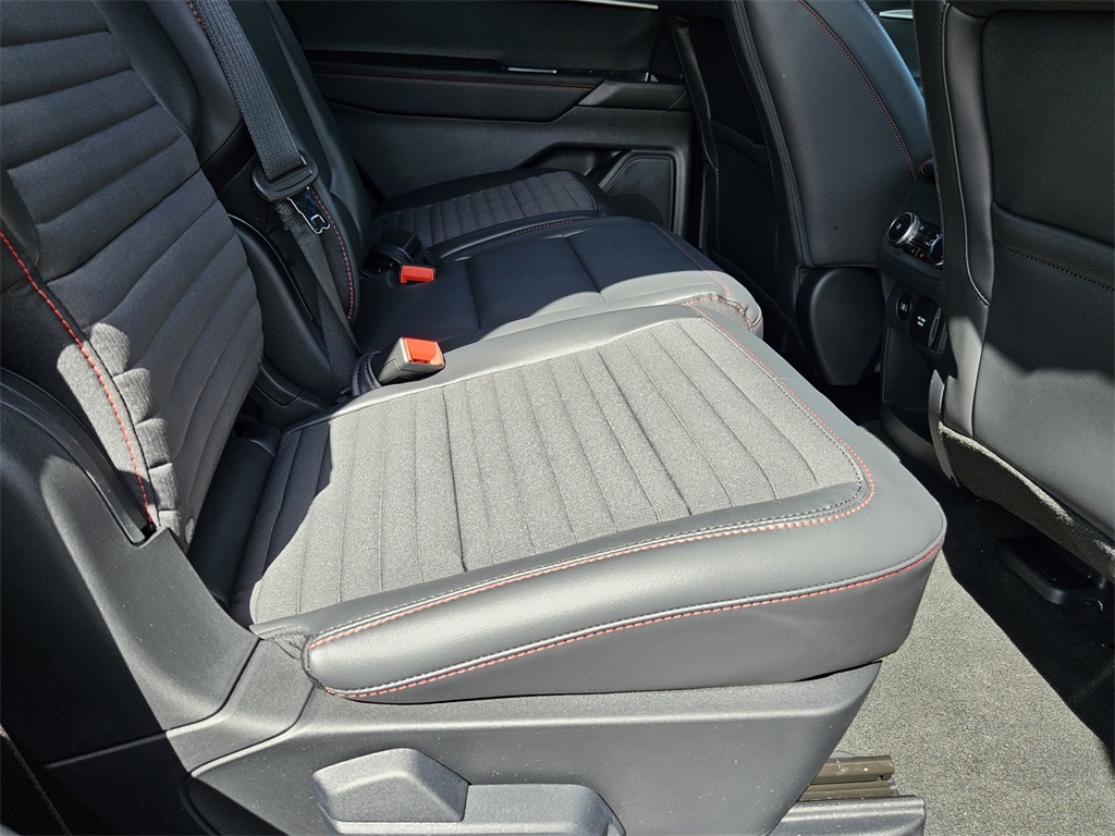 2025 Ford Explorer ST-Line photo 33