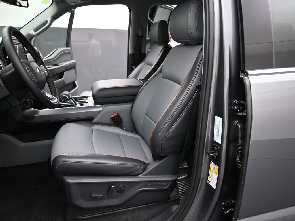 2025 Ford F-150 Lariat photo 13