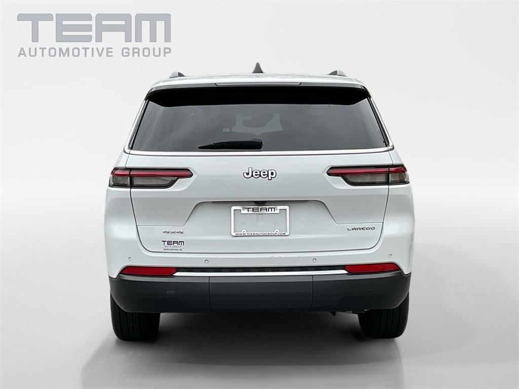 2023 Jeep Grand Cherokee Laredo photo 3