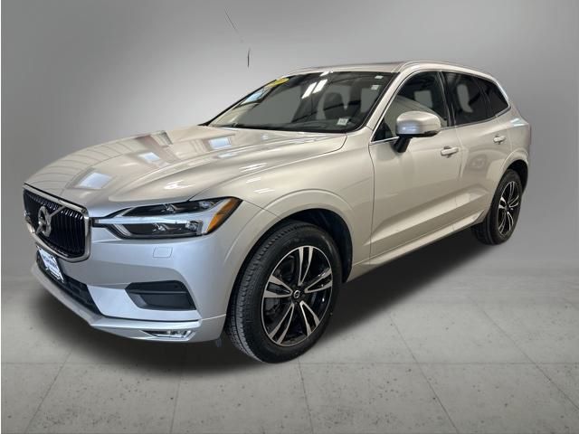 2020 Volvo XC60 Momentum's photo