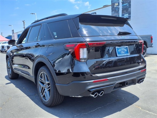 2025 Ford Explorer ST photo 4