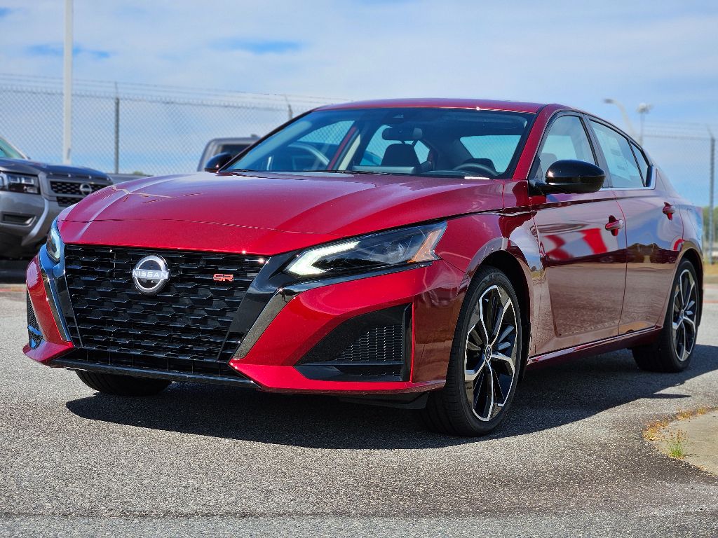2025 Nissan Altima SR photo 3