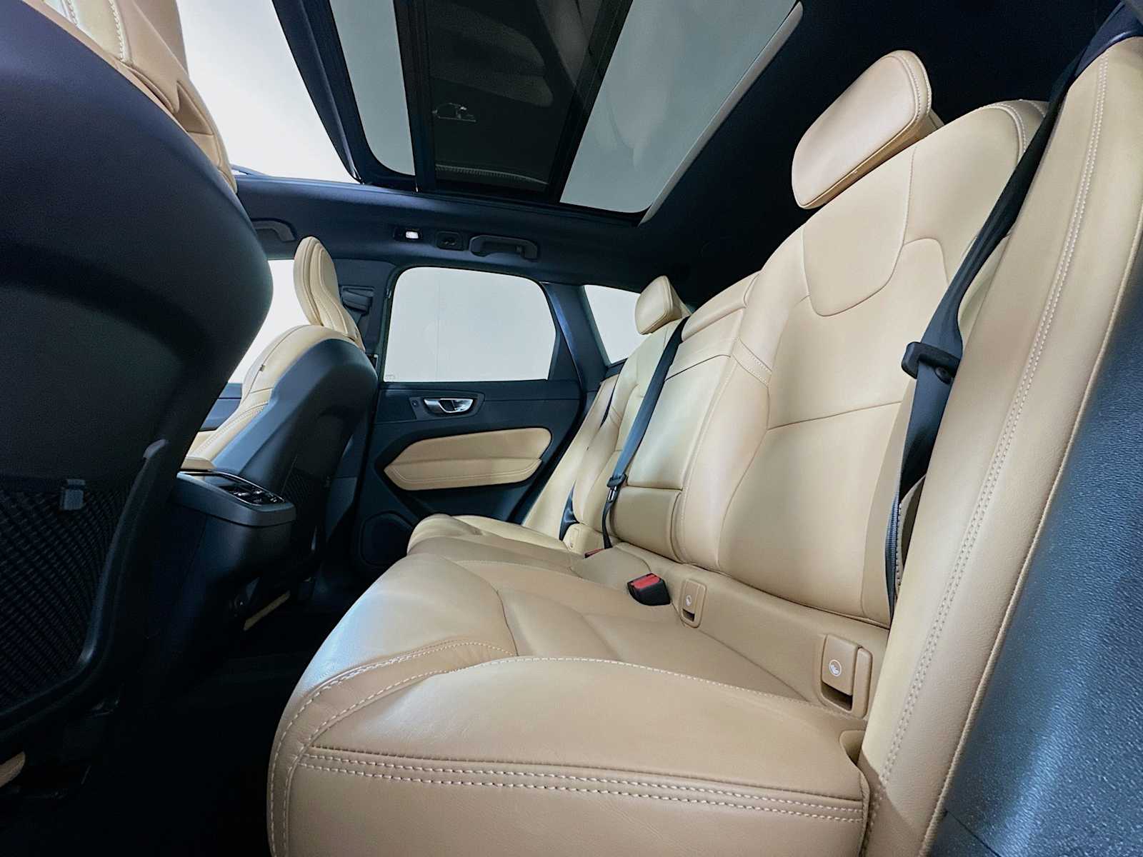 2022 Volvo XC60 Inscription photo 19