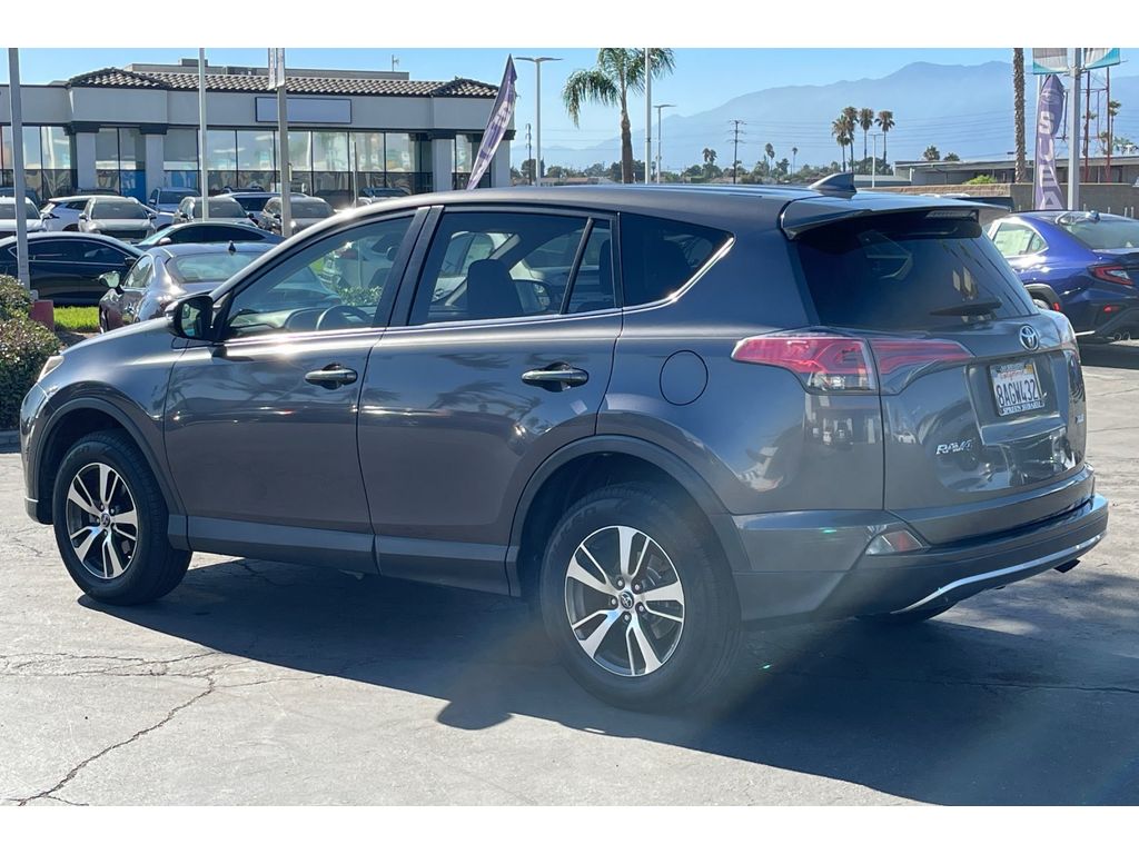 2017 Toyota RAV4 XLE photo 3