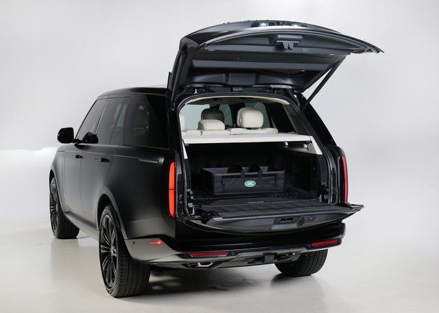 2024 Land Rover Range Rover SE photo 25