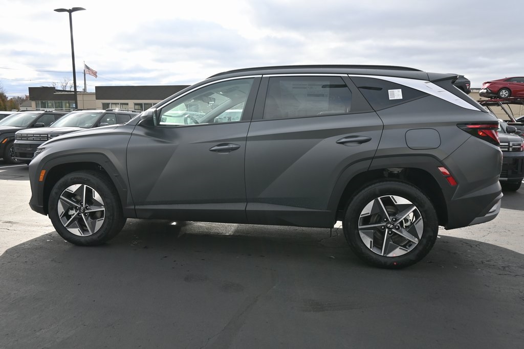 2025 Hyundai Tucson SEL photo 3