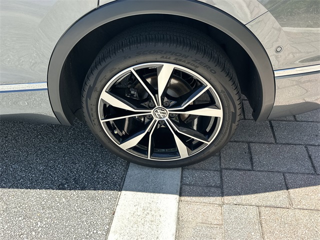 2022 Volkswagen Tiguan SEL Premium R-Line photo 10