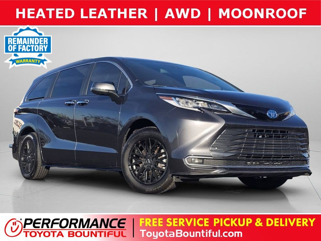 2025 Toyota Sienna Limited's photo