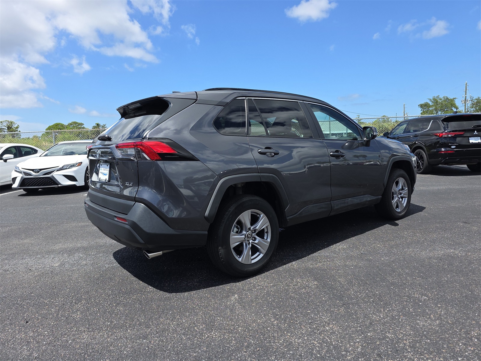 2023 Toyota RAV4 XLE photo 3