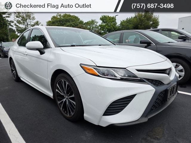 2019 Toyota Camry SE XLE photo 3