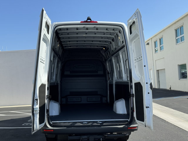 2026 Mercedes Benz Sprinter 2500 photo 4