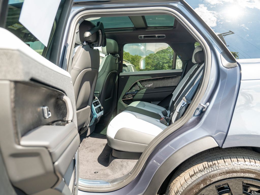 2025 Land Rover Range Rover Sport SE photo 18