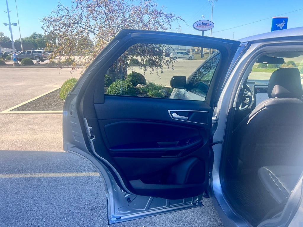 2022 Ford Edge SEL photo 21