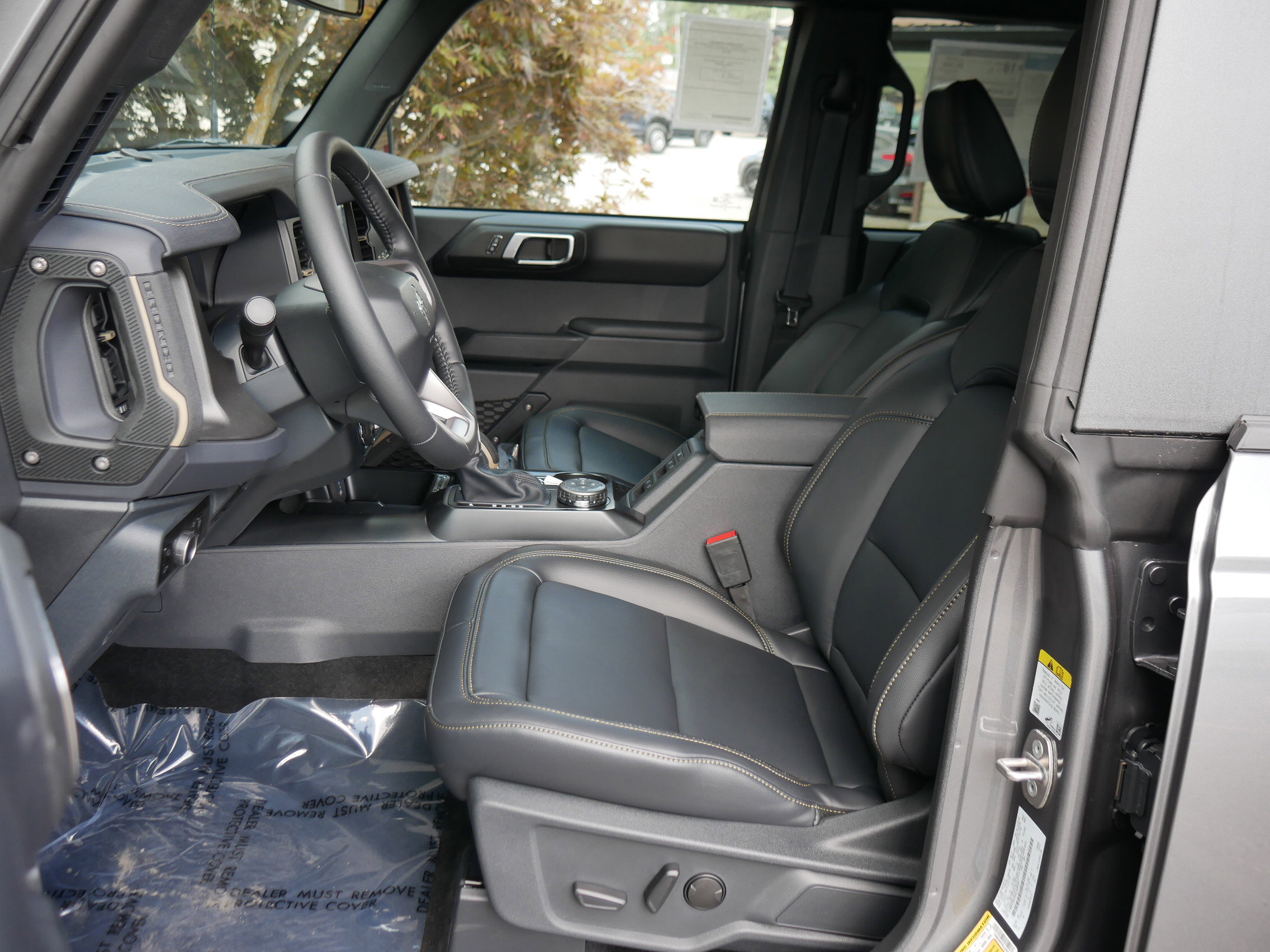 2025 Ford Bronco Badlands photo 2
