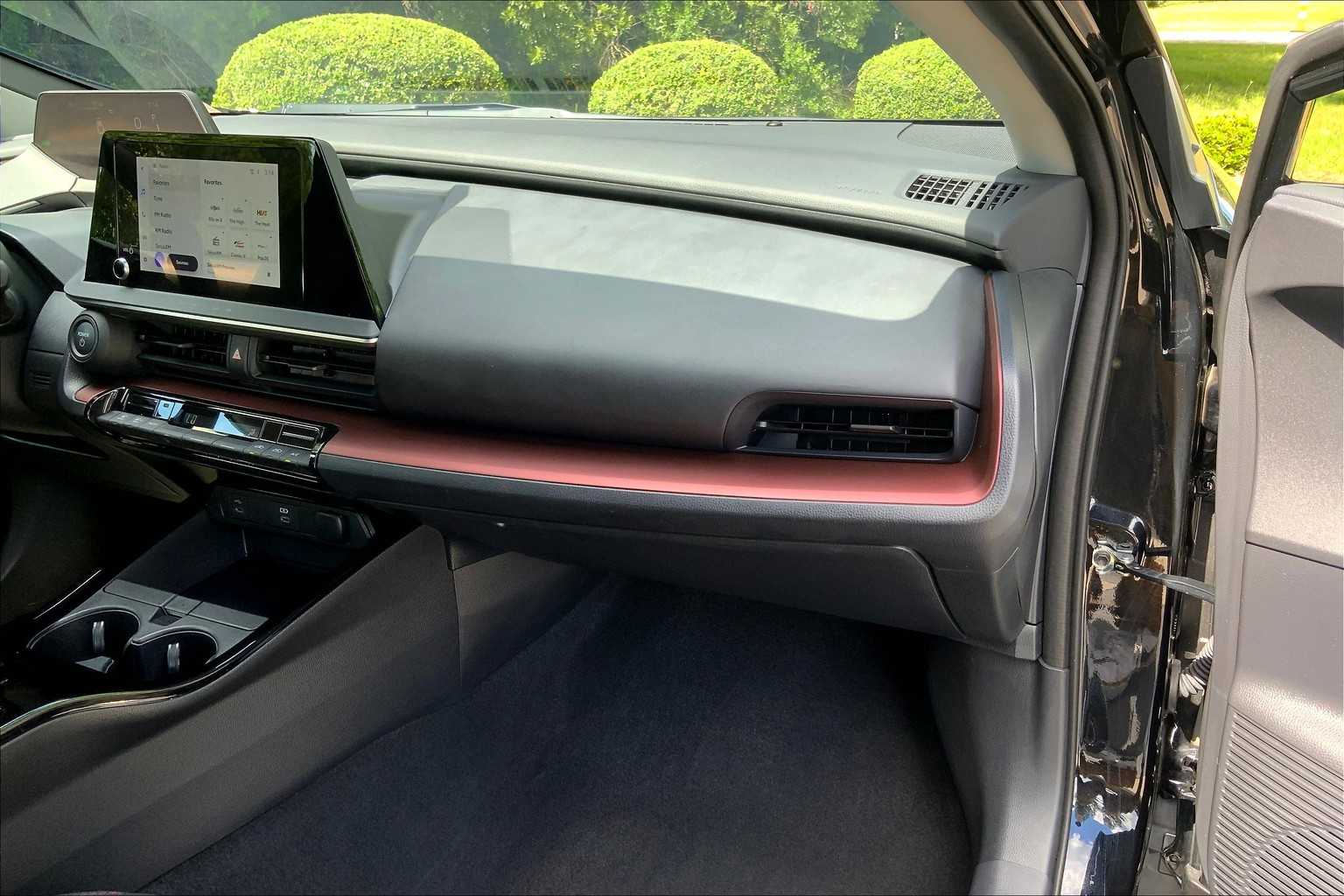 2024 Toyota Prius Prime XSE Premium photo 17