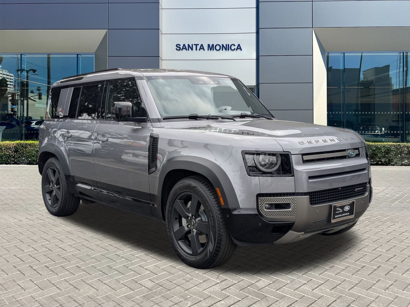 2022 Land Rover Defender X-Dynamic HSE photo 2