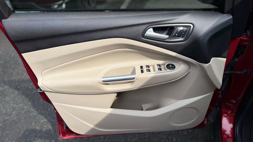 2015 Ford Escape Titanium photo 12