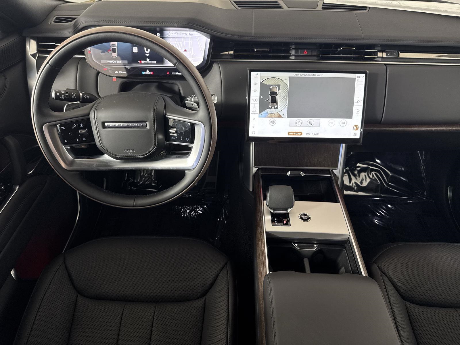 2025 Land Rover Range Rover SE photo 11