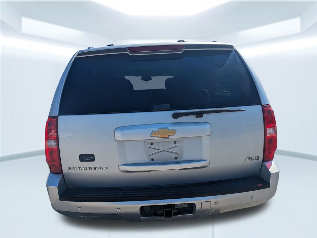 2012 Chevrolet Suburban 1500 LT photo 3