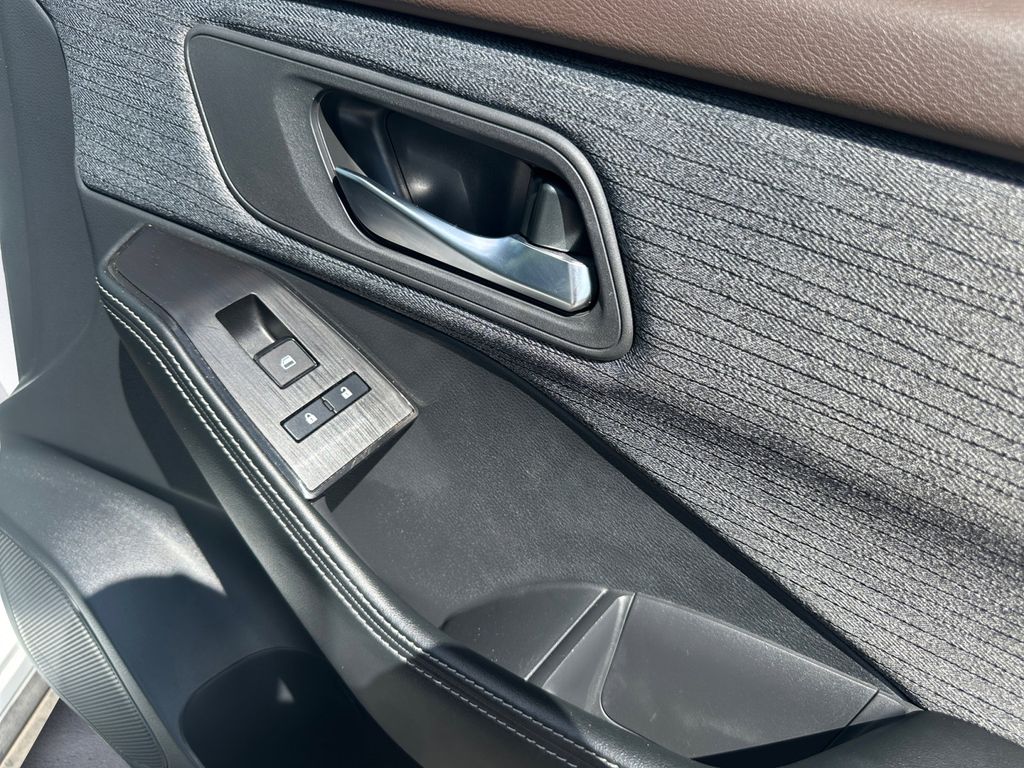 2023 Nissan Rogue SV photo 13