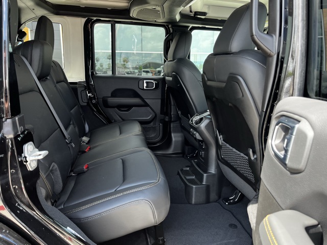 2025 Jeep Wrangler Sahara photo 19