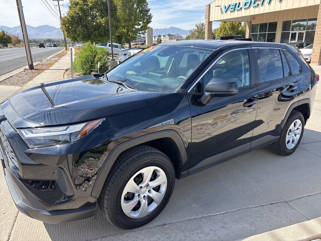 2024 Toyota RAV4 LE photo 3