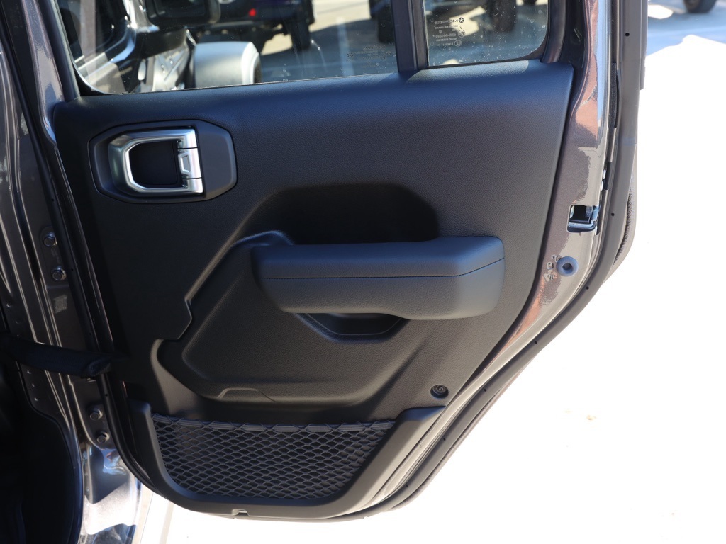 New 2026 Granite Crystal Metallic Clear-Coat Exterior Paint Jeep Willys image 18