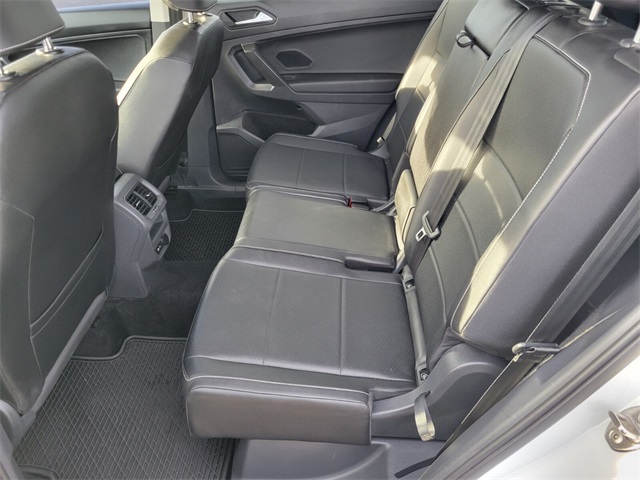 2021 Volkswagen Tiguan R-Line Black SEL photo 10